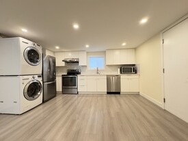 2845 E 3rd Ave in Vancouver, BC - Building Photo
