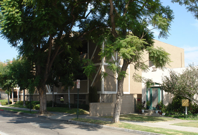St. Helena Apartments in Santa Ana, CA - Building Photo - Building Photo