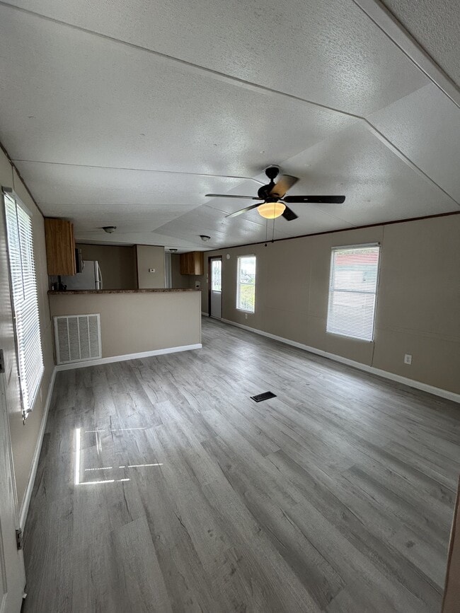 405 Debby St in Oak Grove, KY - Building Photo - Building Photo