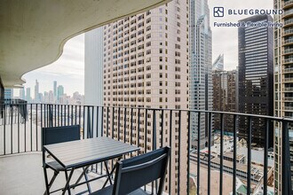 225 N Columbus Dr in Chicago, IL - Building Photo - Building Photo