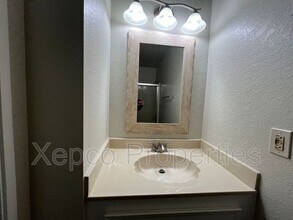 2821 Los Felices Cir W in Palm Springs, CA - Building Photo - Building Photo