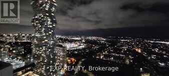 448 Burnhamthorpe Rd W in Mississauga, ON - Building Photo