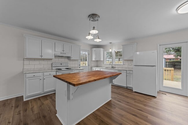 property at 105 Shady Ln Dr