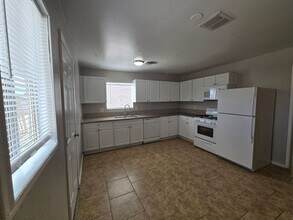 3904 Nixson Dr in Las Vegas, NV - Building Photo - Building Photo