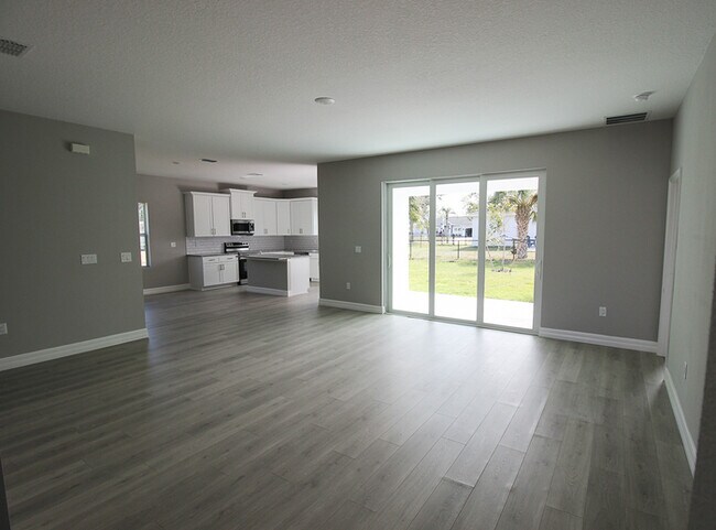 25377 Doredo Dr in Punta Gorda, FL - Building Photo - Building Photo