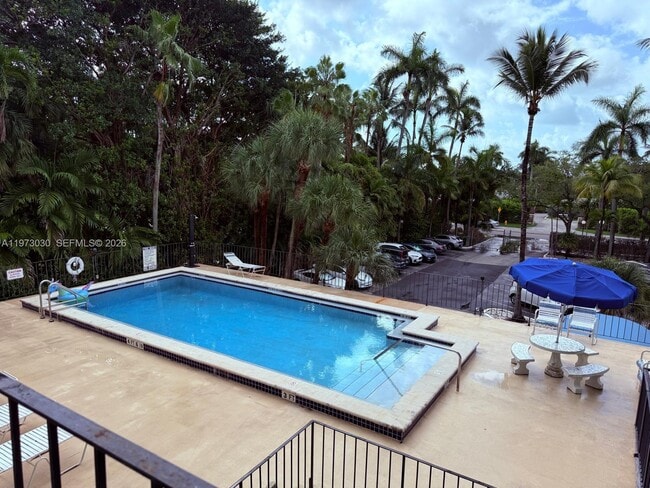 property at 2539 S Bayshore Dr