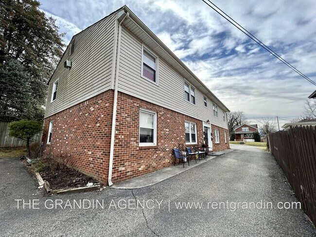 426 Walnut Ave SE in Roanoke, VA - Building Photo - Building Photo