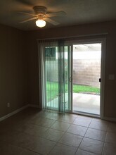 1068 Pierce Dr, Unit # 103 in Clovis, CA - Building Photo - Building Photo