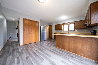 8461 144th St W in Apple Valley, MN - Building Photo - Building Photo
