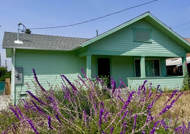 property at 319 N Rowan Ave