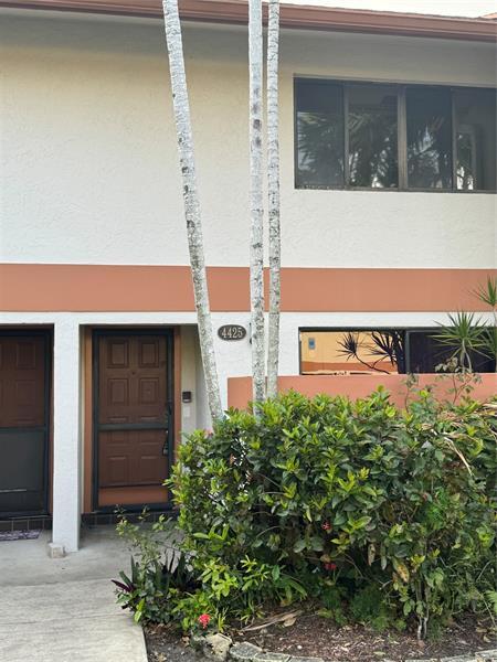 4425 SW 70th Terrace in Davie, FL - Foto de edificio