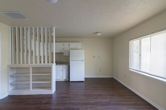 1207 N Martin Luther King Jr Blvd., Unit 1207 C-1 in Tallahassee, FL - Building Photo - Building Photo
