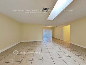10270 NW 24th St in Sunrise, FL - Building Photo - Building Photo