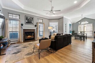 410 Willington Ln in Bentonville, AR - Foto de edificio - Building Photo