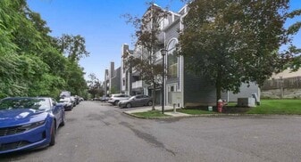 40 Triumph Ct in East Rutherford, NJ - Building Photo