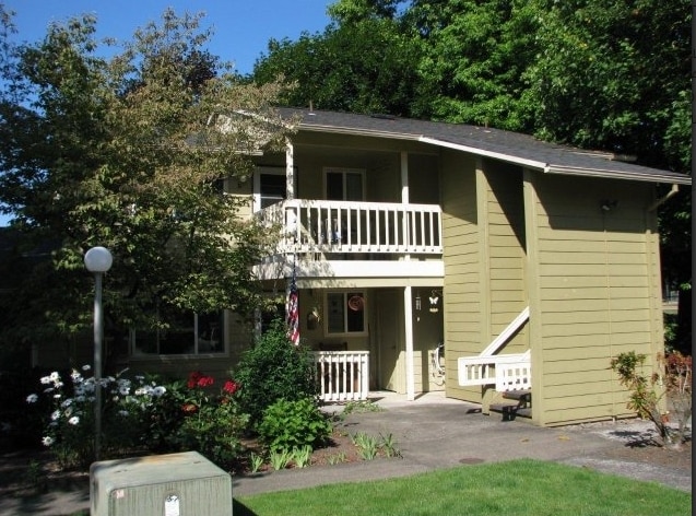 Canby Village in Canby, OR - Foto de edificio - Building Photo