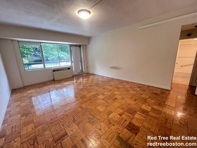 101 Monmouth St, Unit 104 in Brookline, MA - Foto de edificio - Building Photo