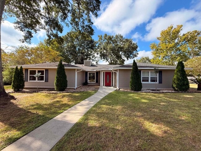 property at 300 E Kingswood Dr