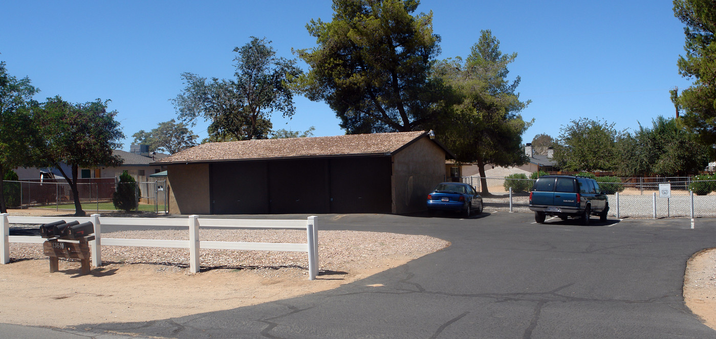 13654 Algonquin Rd in Apple Valley, CA - Building Photo