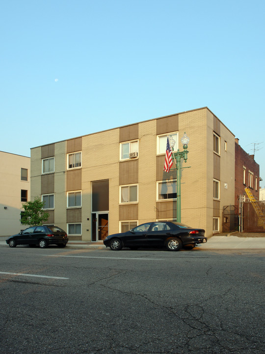 417 Mckinley Ave NW in Canton, OH - Foto de edificio