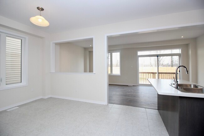 134 Esther Cres in Thorold, ON - Building Photo - Building Photo