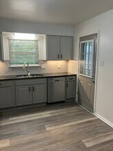 23 Rosemunn Dr, Unit B in Little Rock, AR - Foto de edificio - Building Photo