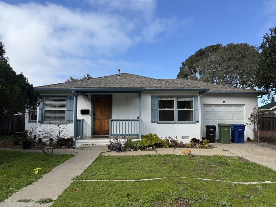 241 Lerwick Drive - Monterey in Monterey, CA - Building Photo