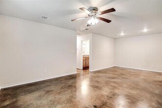 200 Honey Bee Dr in Joshua, TX - Building Photo - Building Photo