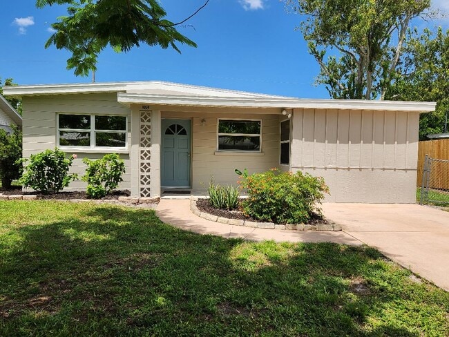 1059 Lillian St in Venice, FL - Foto de edificio - Building Photo