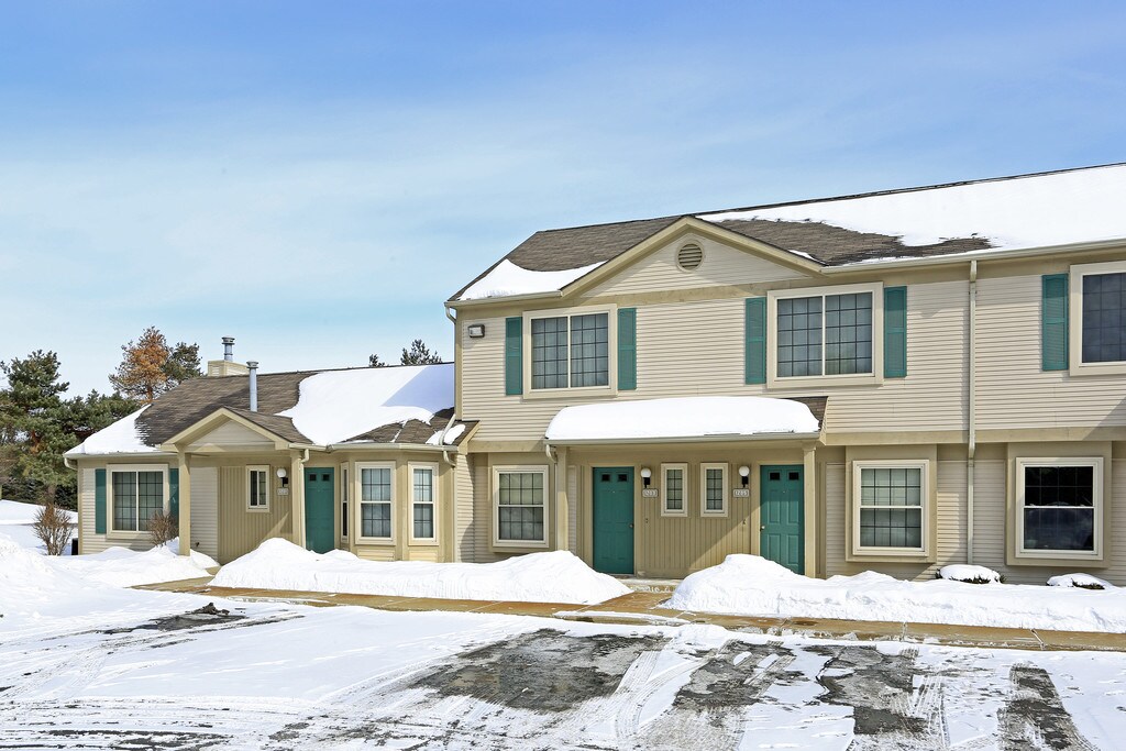 Pine Ridge Apartments Highland, MI Apartments