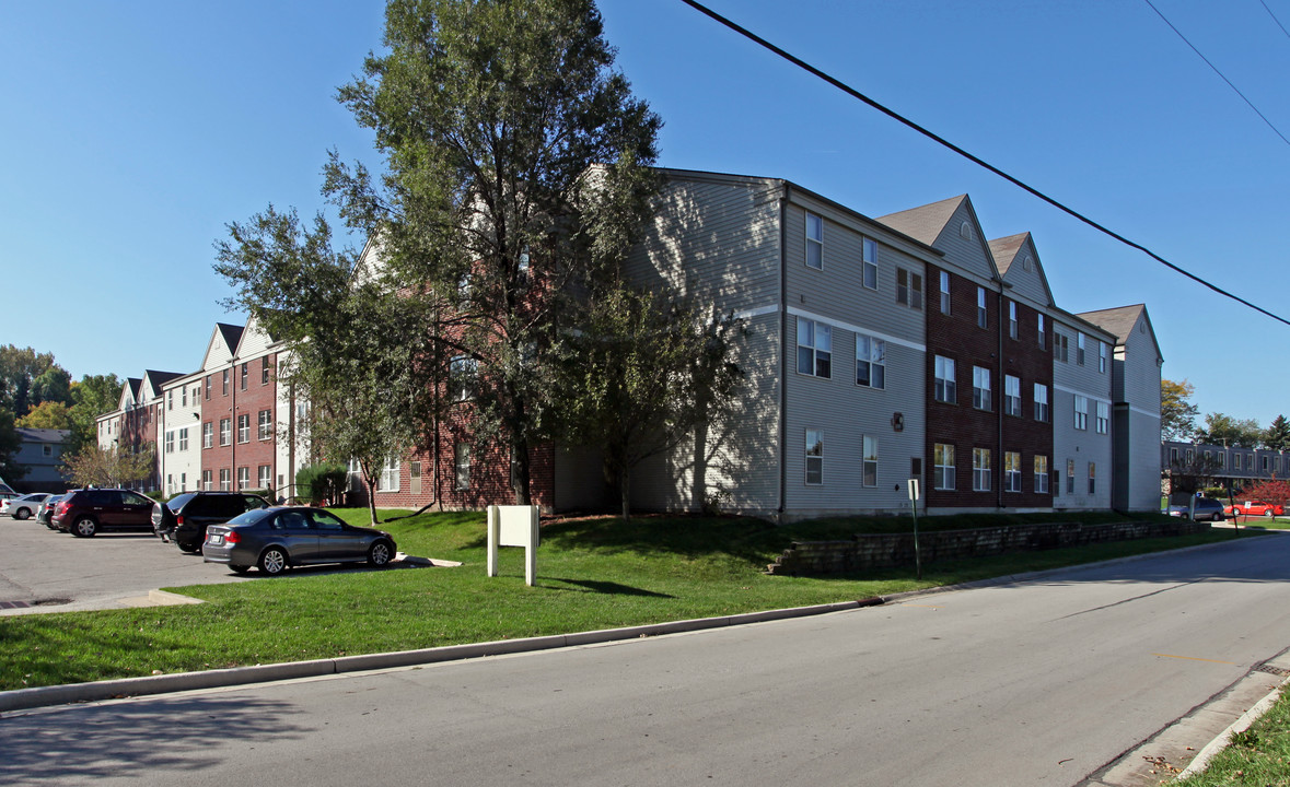 Lake Bluff Apartment Homes in South Milwaukee, WI - Building Photo