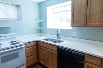 2233 S 2nd Ave in Pocatello, ID - Foto de edificio - Building Photo