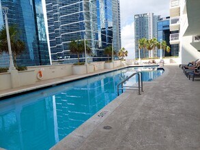 1200 Brickell Bay Dr, Unit 1918 in Miami, FL - Foto de edificio - Building Photo