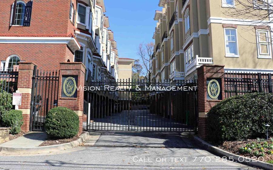 829 Clifton Heights Ln NE in Atlanta, GA - Foto de edificio