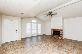 1359 Lincolnshire Way in Fort Worth, TX - Foto de edificio - Building Photo