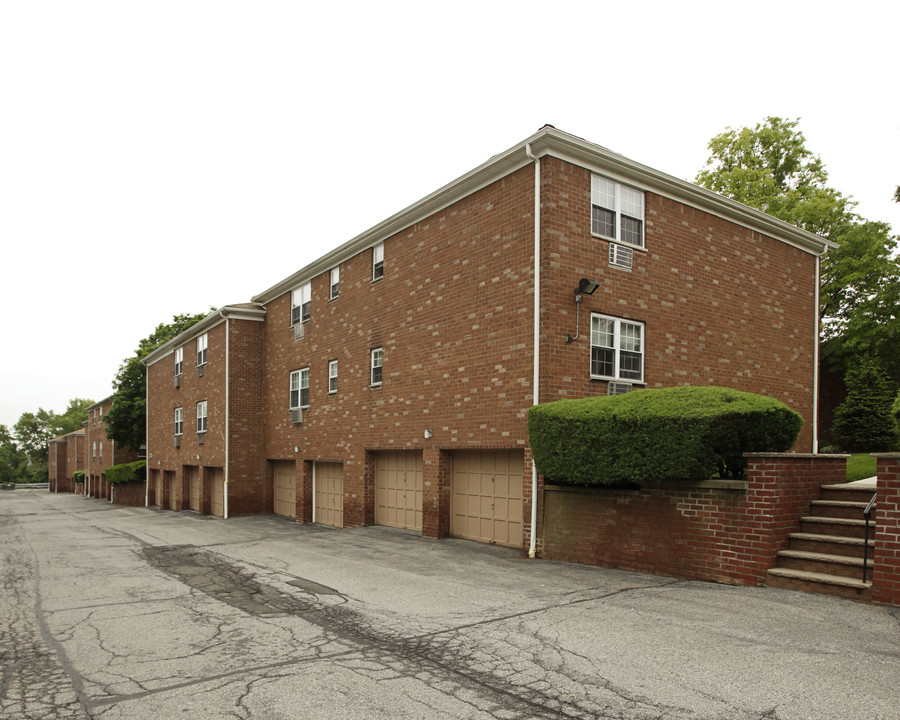 Cliff View Garden in Wood Ridge, NJ - Building Photo