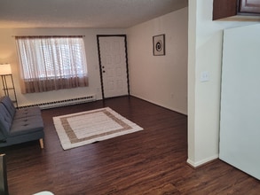 228 Glenda Dr, Unit 2 in Loveland, CO - Foto de edificio - Building Photo