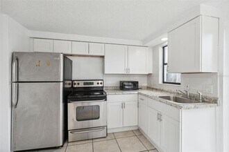 7124 Florestate Dr in Hudson, FL - Building Photo - Building Photo