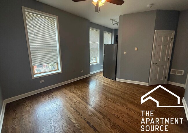 property at 533 W Wrightwood Ave