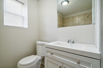 112 W Tabor Rd-Unit -1 in Philadelphia, PA - Building Photo - Building Photo