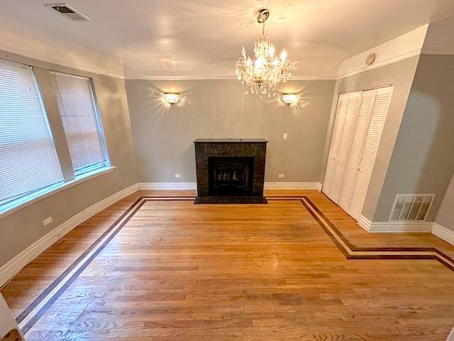 40 N Menard Ave, Unit 01A in Chicago, IL - Foto de edificio - Building Photo