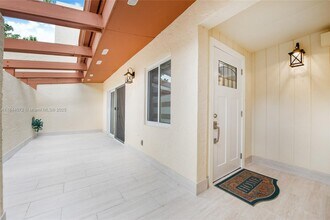 10421 SW 76th St in Miami, FL - Building Photo - Building Photo