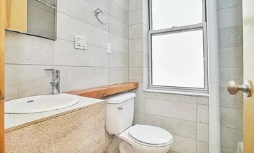 75 Baxter St, Unit 11 in New York, NY - Foto de edificio - Building Photo