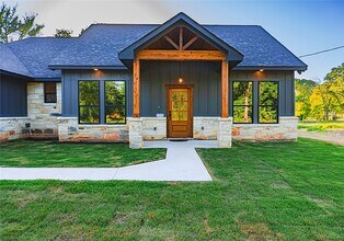 24994 Armagh Rd in Hempstead, TX - Building Photo - Building Photo