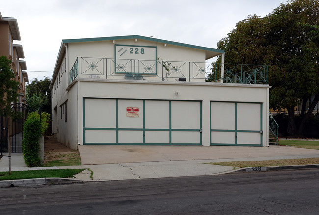 228 W Imperial Ave in El Segundo, CA - Building Photo - Building Photo