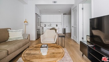 1130 N Orange Dr in Los Angeles, CA - Building Photo - Building Photo