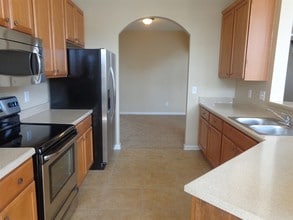 1587 Sutton Meadow Ln in Cordova, TN - Foto de edificio - Building Photo