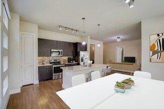 The Belvedere at Springwoods Village Apartments in Spring, TX - Foto de edificio - Building Photo