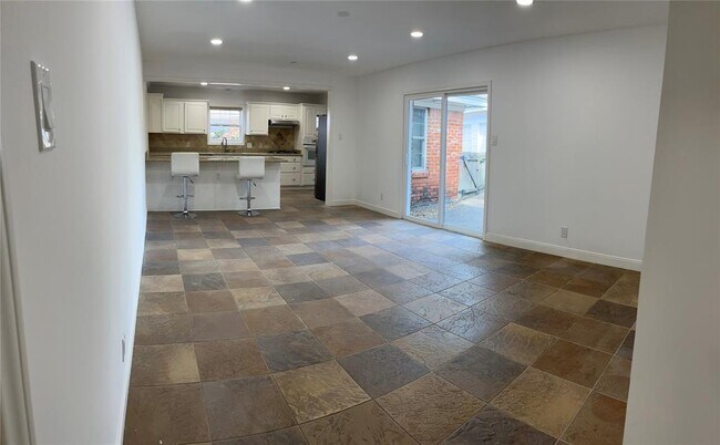 10218 Oak Point Dr in Houston, TX - Building Photo - Building Photo
