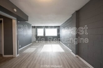 6056 E 16th St in Indianapolis, IN - Foto de edificio - Building Photo